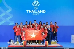 Đội tuyển cử tạ Việt Nam. (Ảnh: Minh Quyết/TTXVN)