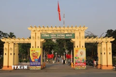 Cổng vào công viên công viên Thống Nhất (mặt đường Lê Duẩn). (Ảnh: Quốc Lũy/TTXVN)