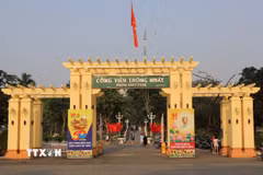 Cổng vào công viên công viên Thống Nhất (mặt đường Lê Duẩn). (Ảnh: Quốc Lũy/TTXVN)
