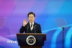 Ông Lee Jae Myung tuyên thệ nhậm chức Tổng thống Hàn Quốc tại Quốc hội ở Seoul ngày 4/6/2025. (Ảnh: THX/TTXVN)