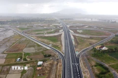 Sáng 19/12/2025, Ủy ban Nhân dân tỉnh Khánh Hòa tổ chức Lễ thông xe kỹ thuật 20km đầu tuyến của dự án thành phần 1 thuộc Dự án đầu tư xây dựng đường bộ cao tốc Khánh Hòa-Buôn Ma Thuột. Đây là 1 trong 5 công trình, dự án được chọn khởi công, khánh thành, thông xe kỹ thuật để chào mừng Đại hội lần thứ XIV của Đảng. (Ảnh: Phan Sáu/TTXVN)