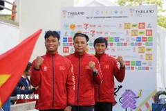 Nụ cười chiến thắng của 3 vận động viên Võ Huỳnh Anh Khoa (giữa), Hán Quang Thoại (phải) và Hồ Văn Đao (trái). (Ảnh: Đỗ Sinh/TTXVN)