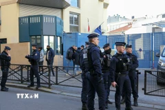 Cảnh sát Pháp canh gác ở thủ đô Paris. (Ảnh: AFP/TTXVN)