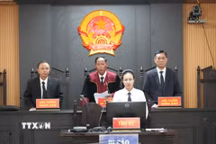 Hội đồng xét xử tuyên án. (Ảnh: Ngọc Minh/TTXVN)