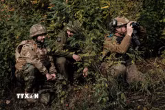 Binh sỹ Ukraine làm nhiệm vụ tại vùng Donetsk, ngày 12/10/2022. (Ảnh: AFP/TTXVN)