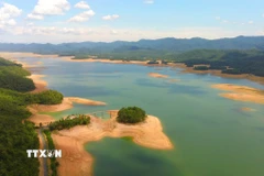 Hồ Kẻ Gỗ nằm yên bình trong khu bảo tồn thiên nhiên quốc gia. (Ảnh: Nhật Anh/TTXVN)