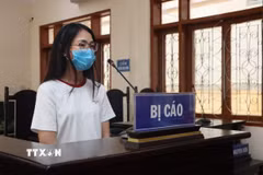 Bị cáo Phạm Thị Thỏa tại phiên tòa. (Ảnh: Hoàng Ngà/TTXVN)