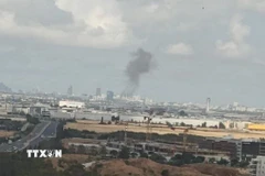 Khói bốc lên sau một vụ tấn công bằng tên lửa của Houthi vào Israel. (Ảnh: IRNA/TTXVN)