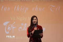 Bà Đào Thị Hương, Chủ tịch Hội Việt ngữ tại Nhật Bản phát biểu tại sự kiện. (Ảnh: Phạm Tuân/TTXVN)