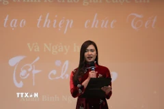 Bà Đào Thị Hương, Chủ tịch Hội Việt ngữ tại Nhật Bản phát biểu tại sự kiện. (Ảnh: Phạm Tuân/TTXVN)