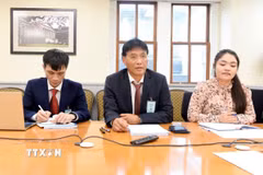 Phó Cục trưởng Cục Thuế Đặng Ngọc Minh cùng các thành viên Đoàn công tác của Bộ Tài chính tại buổi làm việc. (Ảnh: TTXVN phát)