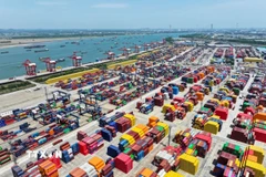 Quang cảnh cảng hàng hóa tại tỉnh Giang Tô, Trung Quốc. (Ảnh: THX/TTXVN)
