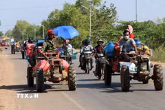 Người dân Campuchia sơ tán tới khu vực an toàn ở tỉnh Siem Reap khi xung đột biên giới tái diễn giữa nước này và Thái Lan, ngày 9/12/2025. (Ảnh: THX/TTXVN)