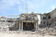 Những tòa nhà bị phá hủy sau các cuộc tập kích tại Tehran, Iran ngày 4/3/2026. (Ảnh: THX/TTXVN)