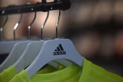 Một cửa hàng của Adidas ở Munich. (Ảnh: AFP/TTXVN)