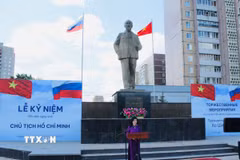 Tổng Lãnh sự Việt Nam tại Ekaterinburg (Liên bang Nga) Nguyễn Mai Hường phát biểu. (Ảnh: TTXVN phát)