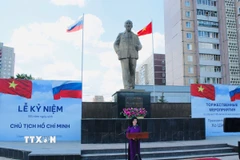 Tổng Lãnh sự Việt Nam tại Ekaterinburg (Liên bang Nga) Nguyễn Mai Hường phát biểu. (Ảnh: TTXVN phát)