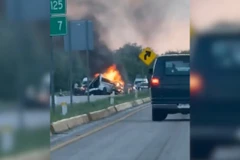 Theo báo cáo ban đầu, xe tải chở bia đã đâm vào xe khách, sau đó xe khách đâm vào một xe khác.. (Ảnh: The Jerusalem Post)