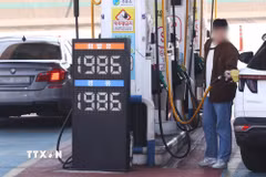 Một trạm xăng ở Seoul, Hàn Quốc. (Ảnh: Yonhap/TTXVN)