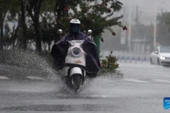 Mưa lớn ảnh hưởng đến hơn 180.000 người. (Ảnh: XInhua)
