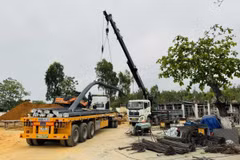 Nhà thầu chuẩn bị vật liệu thi công dự án Trường THCS Đông Xá. (Ảnh: Cổng Thông tin Điện tử tỉnh Quảng Ninh)