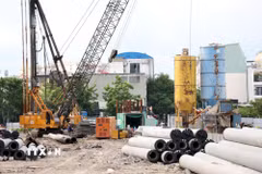 Khu vực công trường thi công Dự án cải tạo rạch Xuyên Tâm, đoạn qua phường Bình Thạnh. (Ảnh: An Hiếu/TTXVN)