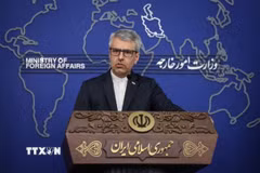 Người phát ngôn Bộ Ngoại giao Iran Esmail Baghaei phát biểu trong cuộc họp báo tại Tehran. (Ảnh: IRNA/TTXVN)