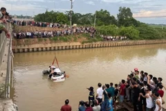 Nghệ An: Thấy nạn nhân cuối cùng vụ ôtô đâm nhiều xe máy rơi xuống sông 