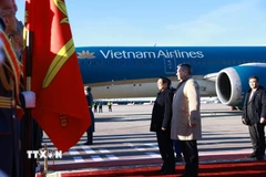 Lễ đón chính thức Thủ tướng Phạm Minh Chính thăm LB Nga được tổ chức trang trọng Sân bay quốc tế Vnukovo 2, do Thứ trưởng Bộ Ngoại giao Liên bang Nga Rudenko Andrey Yurevych chủ trì. (Ảnh: Dương Giang/TTXVN)