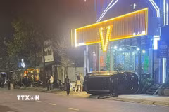 Hiện trường xảy ra vụ va chạm tại Quảng Trị. (Ảnh: TTXVN phát)