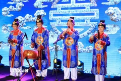 Trình bày Nhã nhạc Cung đình Huế tại sự kiện. (Ảnh: Anh Hiển/TTXVN)