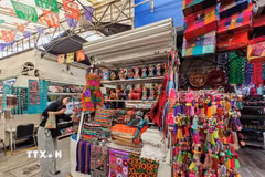 Các sản phẩm dệt may thủ công góp phần quảng bá văn hóa Mexico tới du khách quốc tế. (Ảnh: Phương Lan/TTXVN)