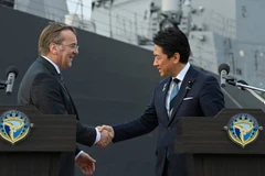 Bộ trưởng Quốc phòng Nhật Bản Shinjiro Koizumi và người đồng cấp Đức Boris Pistorius. (Ảnh: AFP)