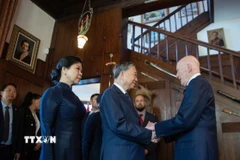 Tổng Bí thư Tô Lâm và Phu nhân gặp Cựu hoàng Simeon Saxe-Coburg-Gotha. (Ảnh: TTXVN phát)