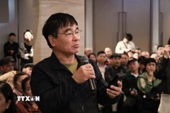 Người dân bị thu hồi đất để thực hiện dự án phát biểu ý kiến. (Ảnh: Vũ Quang/TTXVN)