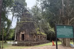Đền Ta Muen Thom là công trình tôn giáo được xây dựng vào thế kỷ XIII sau Công nguyên. Ngôi đền này nằm trong những di tích đang tranh chấp giữa Thái Lan và Campuchia tại khu vực biên giới giữa hai nước. (Ảnh: Phạm Hải/TTXVN)