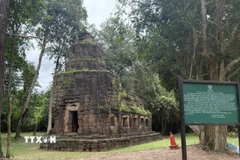 Đền Ta Muen Thom là công trình tôn giáo được xây dựng vào thế kỷ XIII sau Công nguyên. Ngôi đền này nằm trong những di tích đang tranh chấp giữa Thái Lan và Campuchia tại khu vực biên giới giữa hai nước. (Ảnh: Phạm Hải/TTXVN)
