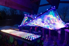 Triển lãm "Nghệ thuật của Ánh sáng" diễn ra tại Toronto, Canada từ ngày 16/2 đến 27/3/2026, trưng bày các tác phẩm nghệ thuật lung linh sắc màu với chủ đề “Nhịp điệu của Ánh sáng: Chuyển động, Âm thanh và Thời gian”. (Ảnh: THX/TTXVN)