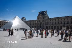 Trời nắng gay gắt tại Paris, Pháp. (Ảnh: THX/TTXVN phát)