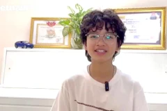 Cao Phú Quý đoạt nhiều giải thưởng ở các cuộc thi ca hát và piano trong nước và quốc tế như huy chương Vàng Piano Quốc tế. (Ảnh cắt từ clip)