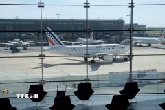 Máy bay của Hãng Air France đậu tại sân bay Paris-Charles de Gaulle ở Paris, Pháp. (Ảnh: AFP/TTXVN)
