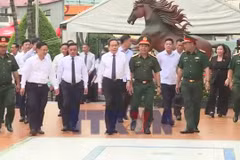 Chủ tịch Quốc hội tri ân các anh hùng liệt sỹ tại Thành phố Hồ Chí Minh