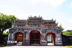 Cổng chính của Cung Diên Thọ - Đại Nội Huế, nhìn từ phía trong cung. (Ảnh: Nguyên Lý/TTXVN)