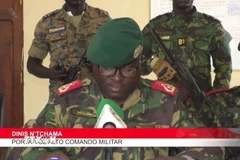 Nhóm binh sỹ quân đội Guinea-Bissau tuyên bố nắm quyền kiểm soát đất nước, tại Bissau, ngày 26/11/2025. (Ảnh: THX/TTXVN)