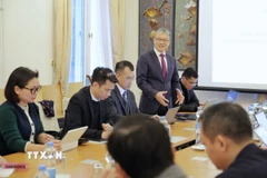 Giáo sư, Tiến sỹ khoa học Nguyễn Xuân Thính phát biểu tại Tọa đàm. (Ảnh: Thu Hằng/TTXVN)