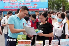 Bộ Y tế tổ chức míttinh cấp quốc gia hưởng ứng 35 năm ứng phó với HIV/AIDS và Ngày Thế giới phòng chống AIDS (1/12) năm 2025. (Ảnh: Trung Tuyên/TTXVN)
