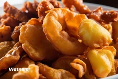 Người bị bệnh sỏi mật không nên ăn thực phẩm nhiều dầu mỡ. (Ảnh: Vietnam+)