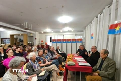 Hội Hữu nghị Pháp - Việt (AAFV) và Hội người Việt Nam tại Pháp (UGVF) đã tổ chức hội thảo kỷ niệm 50 năm chiến thắng 30/4/1975 tại trụ sở của UGVF ở phố Petit Musc, Quận 4, Thủ đô Paris. (Ảnh: Đào Dũng/TTXVN)