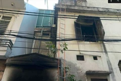 Hà Nội: Cháy nhà 3 tầng ở Nghĩa Đô, 15 nạn nhân bị ảnh hưởng khói và khí độc