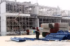 Dự án đầu tư xây dựng khu nhà ở xã hội Phố Cà, xã Thanh Liêm đang được đẩy nhanh tiến độ để hoàn thành trong năm 2026. (Ảnh: Nguyễn Chinh/TTXVN)